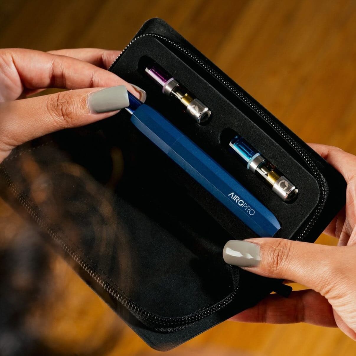 Airo battery pen with cartridge